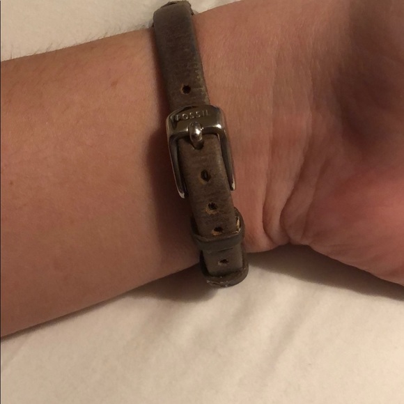 Genuine leather fossil watch with silver face - Picture 6 of 6